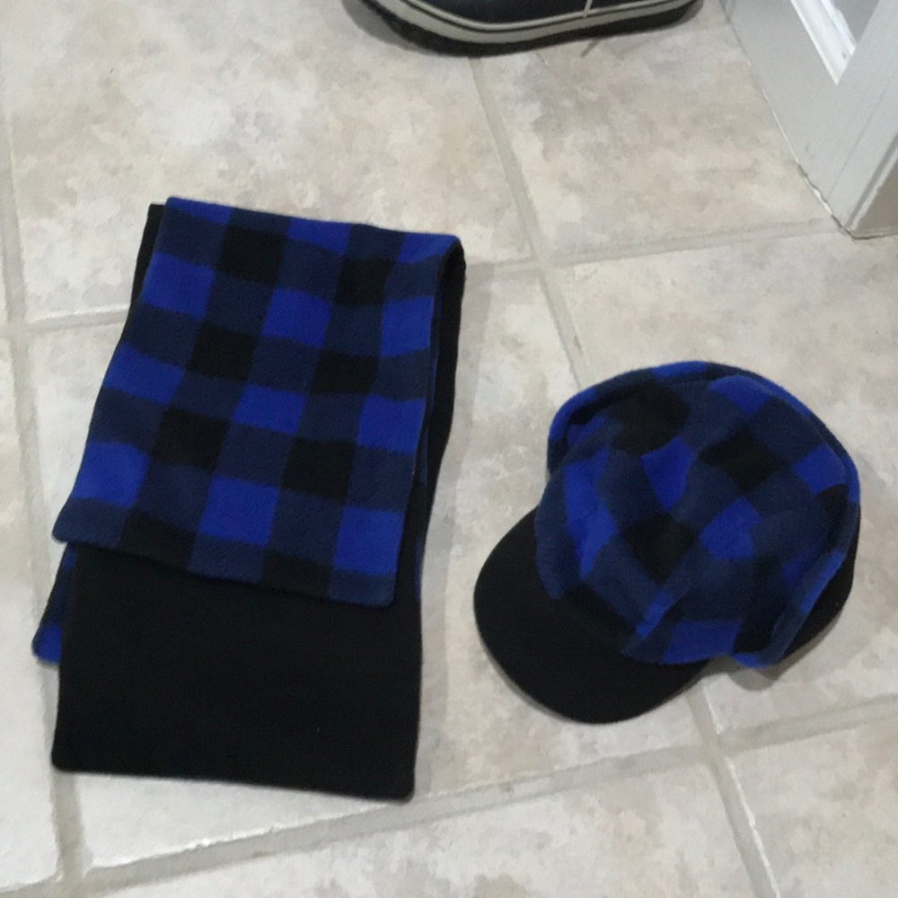 Buffalo check hat and scarf set - size 2T-4T